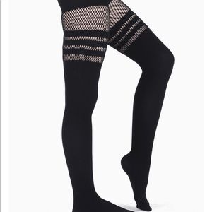 ⭐️Blackmilk sporty stripes hosiery!